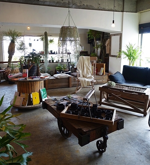 築30年の工場をリノベーション　グリーンに囲まれた癒やしのブックカフェ#上野#ROUTE BOOKS #おしゃれカフェ Vol.18