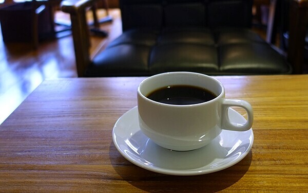 ONIBUS COFFEE豆を使ったコーヒーは　単品で500円（税別）、ランチはサンドイッチにプラス200円（税別）とお手軽価格。