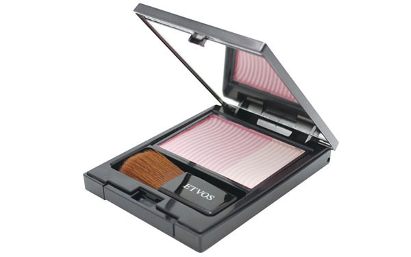 中野明海さん【無人島に、何持っていく？ プロが選ぶ  “必要最低限コスメ” Vol.4】