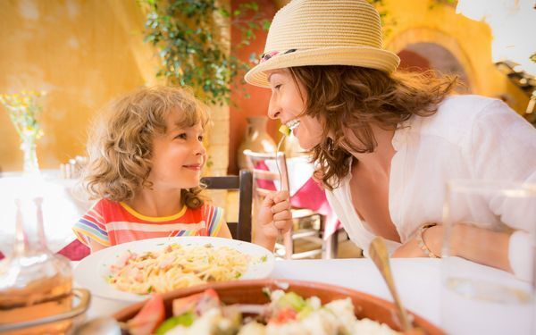 周りから白い目で見られることも…!?　「子ども歓迎」のレストランでもやってはいけないこと