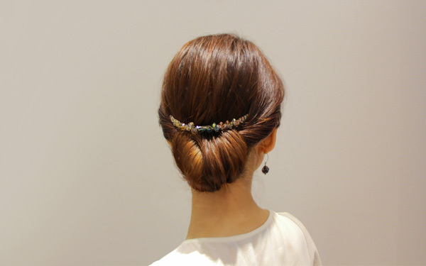 ヘアコームの使い方 30秒でできるまとめ髪・前髪アレンジ