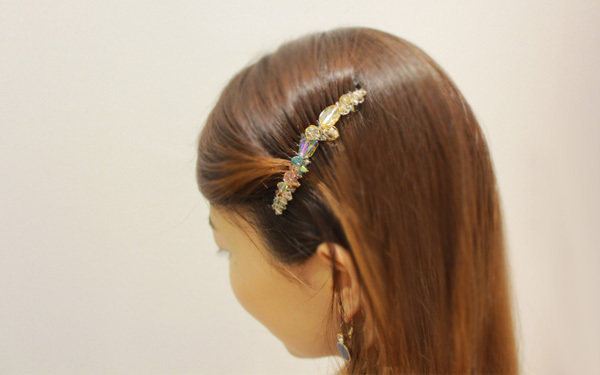 ヘアコームの使い方 30秒でできるまとめ髪・前髪アレンジ