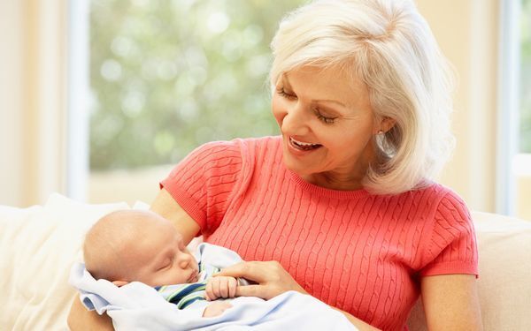 「抱きぐせがつく」にはどう対処すればいい!?　義母の子育て干渉とうまく付きあう方法