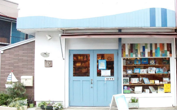 お茶を飲みながら、お気にいりの絵本をゆっくり選べる！　親子で楽しめる「絵本カフェ」