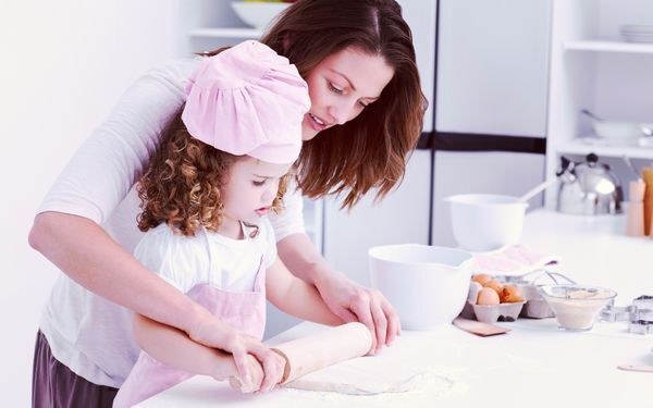 子どもと一緒につくりたい！　こねてカットするだけでできる「簡単手づくりおやつ」