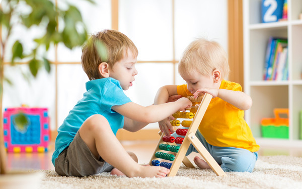 思わぬトラブルも？　子育て支援センターを利用するときの注意点