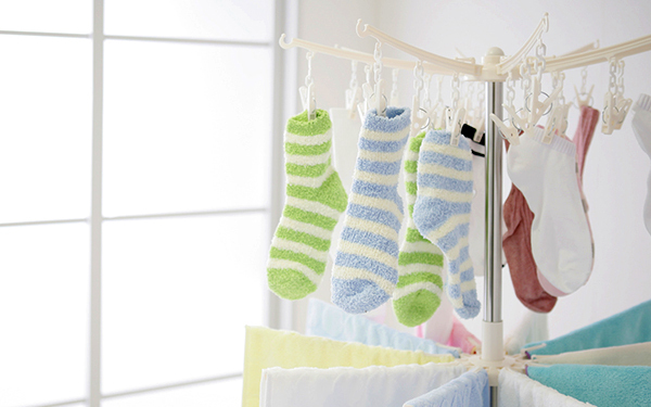 雨続きでも大丈夫　部屋干しの洗濯物を素早く乾かすコツ