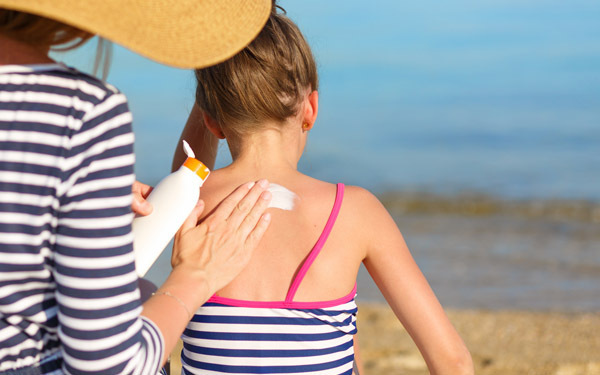 夏の肌にはキケンがいっぱい！　親子でできる虫刺されと日焼けの応急処置