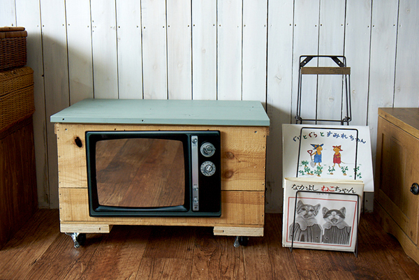 DIY＋古道具で、子どもアイテムを整理する！ 【sayo.さん家のインテリア#02】