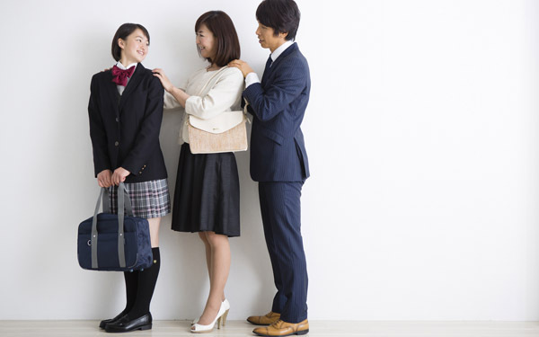 38％の親が進学させたい大学をあげるのに対し、就いてほしい職業名をあげる親は62％も