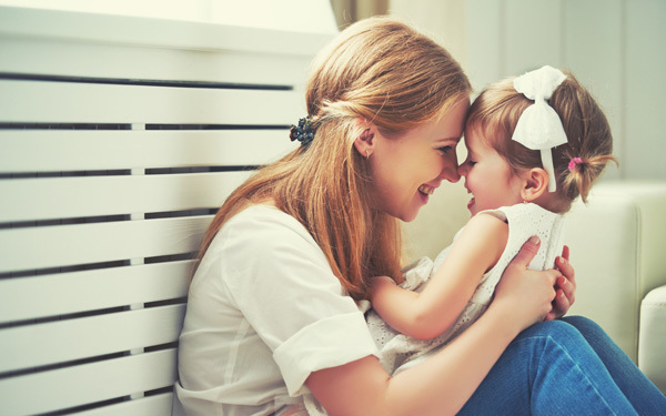 忙しいママでもできる！　日常生活で子どもとスキンシップをとる方法