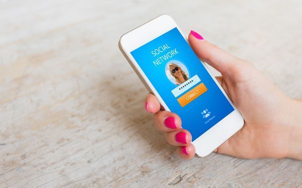 「つながってしまった…」親しくないママ友とのFacebook交流術