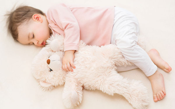 夜泣きも寝ぐずりも成長の通過点。ママがしてあげられることは？【  “眠れない”  ママたちへ Vol.5】