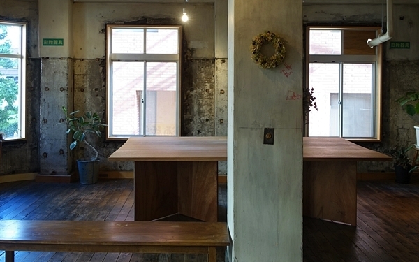 洋書を眺めながら、ゆったり過ごす #本郷三丁目 #FARO COFFEE & CATERING #おしゃれカフェ Vol.24