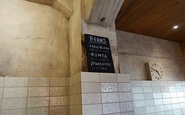 洋書を眺めながら、ゆったり過ごす #本郷三丁目 #FARO COFFEE & CATERING #おしゃれカフェ Vol.24