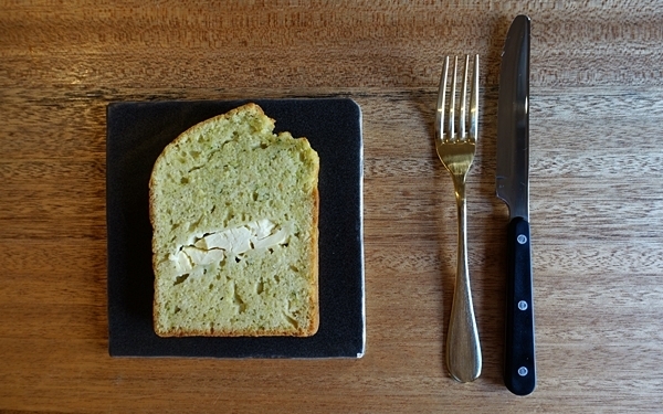 洋書を眺めながら、ゆったり過ごす #本郷三丁目 #FARO COFFEE & CATERING #おしゃれカフェ Vol.24