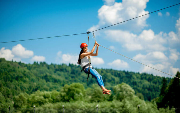 まるで森の中の天然遊園地！　「ツリーピクニック アドベンチャー いけだ」に親子で大興奮