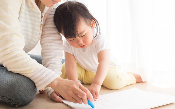 その一言が子どものプレッシャーになるかも…お絵かき好きに育てるコツ