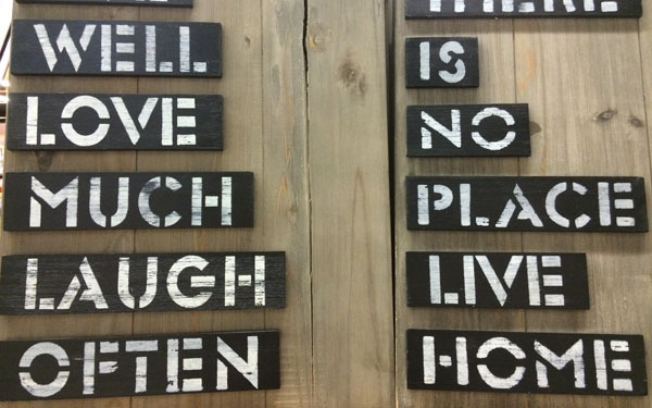 ベースは白！　ヴィンテージスタイルのカリフォルニアインテリアにトライしよう