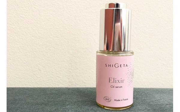 イガリシノブさん【無人島に、何持っていく？ プロが選ぶ  “必要最低限コスメ” Vol.6】