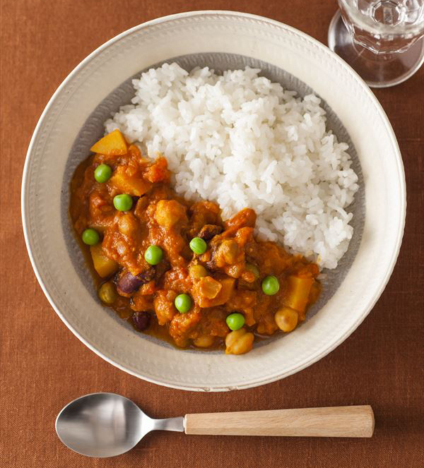 夏休みのランチにいかが？　子どもと一緒につくる、栄養たっぷり「食育カレー」