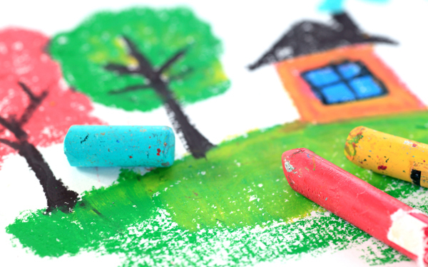 まるで美術館!?　子どもの作品でおうちギャラリーを作る方法