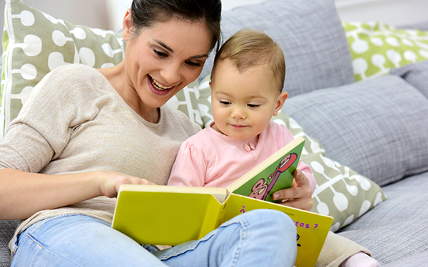 「初めての読み聞かせ」におすすめ！　赤ちゃんウケ抜群の絵本5選