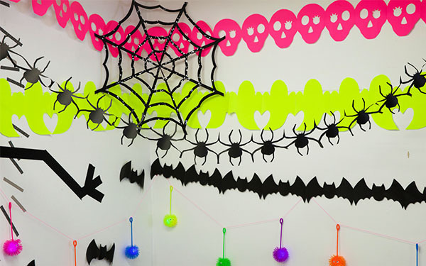 お家で楽しむハロウィン！　100均アイテムでつくる時短デコレーション