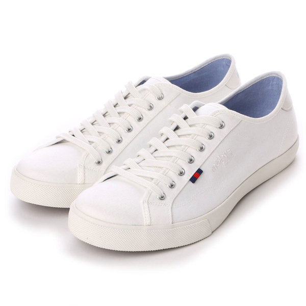 「忙しいママのおしゃれ」は白スニーカーで叶える！