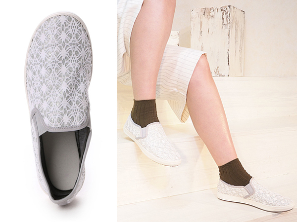「忙しいママのおしゃれ」は白スニーカーで叶える！