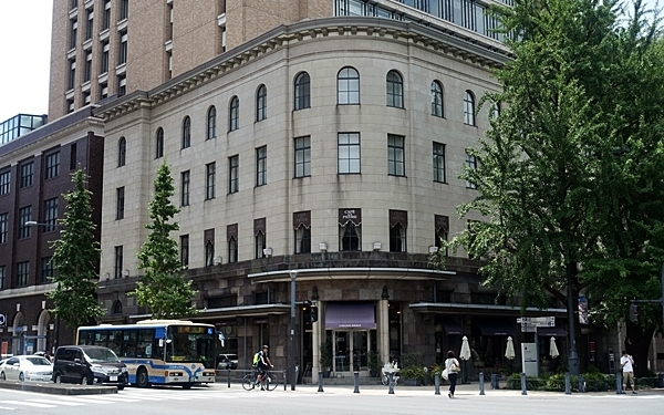 パリの雰囲気をそのままに、クラシカルな佇まいのカフェ＃日本大通り＃Café de la PRESSE(カフェ ドゥ ラ プレス) #おしゃれカフェ Vol.26