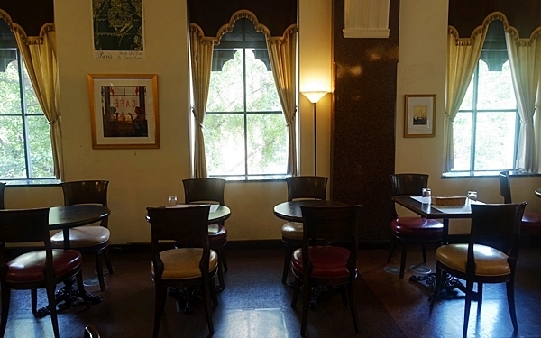 パリの雰囲気をそのままに、クラシカルな佇まいのカフェ＃日本大通り＃Café de la PRESSE(カフェ ドゥ ラ プレス) #おしゃれカフェ Vol.26