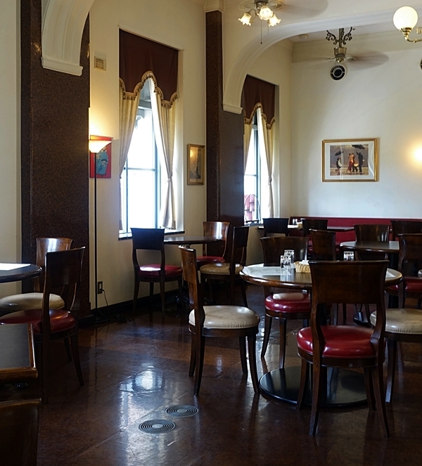 パリの雰囲気をそのままに、クラシカルな佇まいのカフェ＃日本大通り＃Café de la PRESSE(カフェ ドゥ ラ プレス) #おしゃれカフェ Vol.26