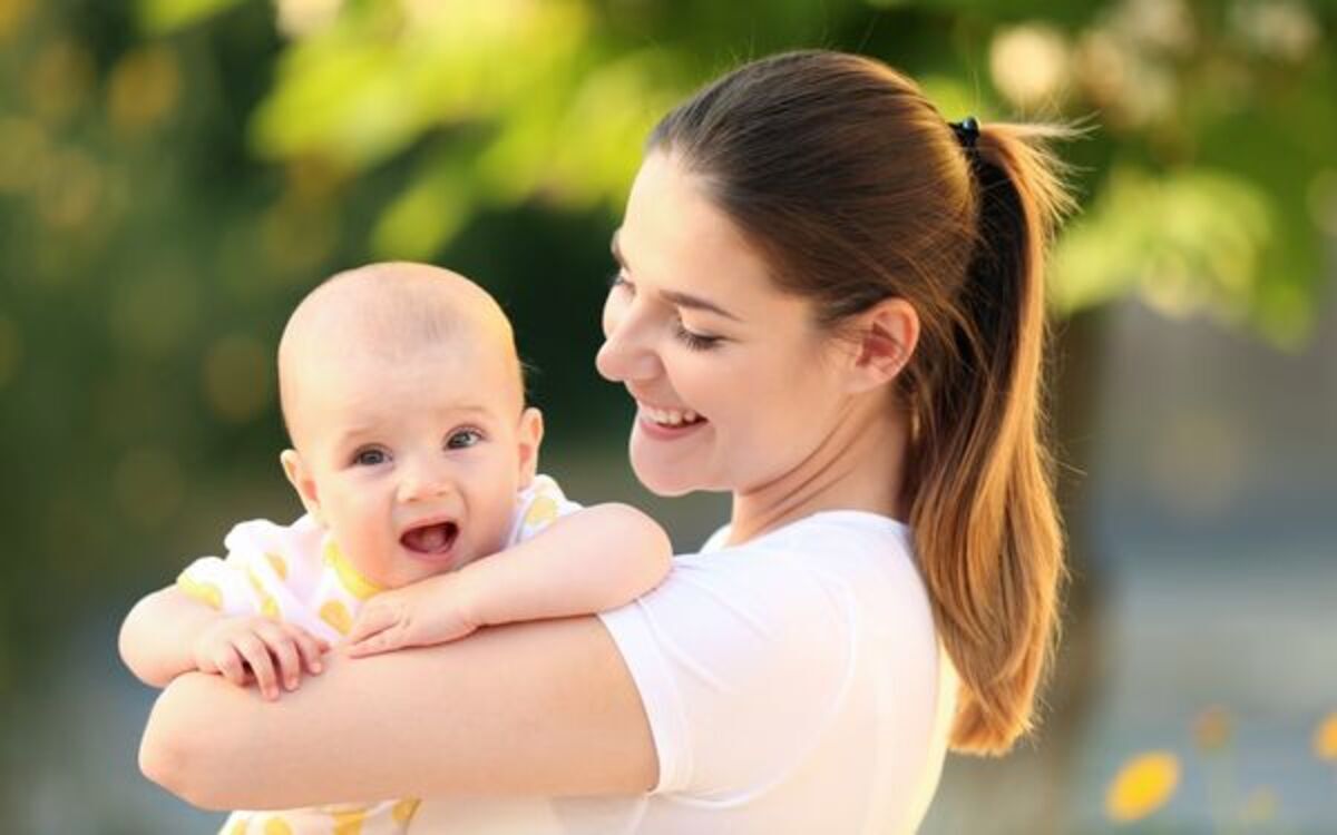 抱っこの姿勢が悪いとぽっこりおなかに ママのための簡単エクササイズ ウーマンエキサイト 1 2