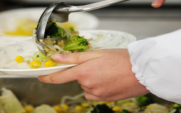 学校給食の新常識！　苦手なものは○○○○で残さず食べる！？【パパママの本音調査】  Vol.17