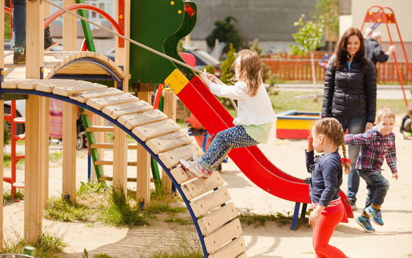 人見知りママにおすすめ！　ママ友づくりの「最初の一歩」を踏み出すコツ