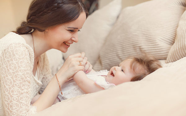 「ワンワン」はOK?　赤ちゃんの言葉を育てる話しかた