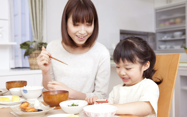 子は親を見て育つ！　身につけたい「きれいな食べ方」のコツ