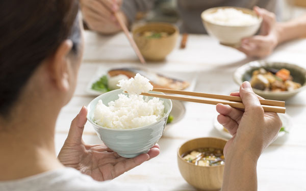 子は親を見て育つ！　身につけたい「きれいな食べ方」のコツ