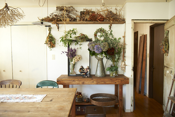子育て中でも楽しめる「花のあしらい術」　花生師 岡本典子さん家のインテリア #03