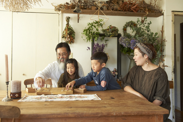 子育て中でも楽しめる「花のあしらい術」　花生師 岡本典子さん家のインテリア #03