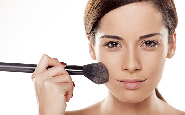 忙しい朝もフレッシュ顔に！ 時短ベースメイク３つのポイント