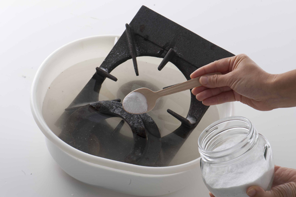 ナチュラル洗剤で時短が叶う！ 「セスキ炭酸ソーダ」でキッチン掃除