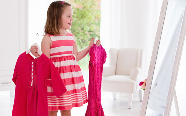 「また、おさがり？」不満に終止符を！　嫌がらずに着てくれる解決策