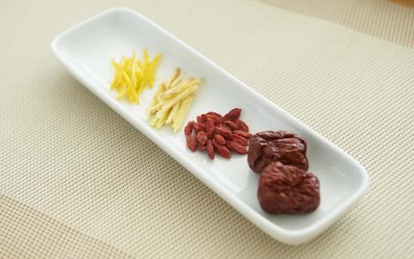 燃え尽きて倒れそう！ 年末年始のSOS【時短オンナの年末かけこみ美容 Vol.2】