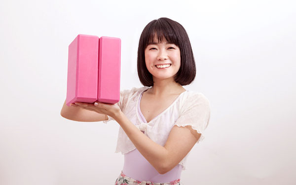 猫背はキャットツイストで解消！【時短オンナの年末かけこみ美容 Vol.3】