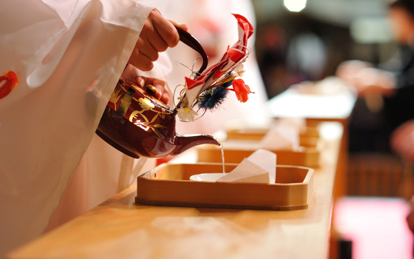 御神酒は神社でもらっても未成年でも飲めません！