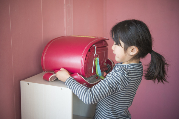 子ども部屋って必要？ 勉強机は？　新1年生に必要な準備とわが子の片づけ教育法