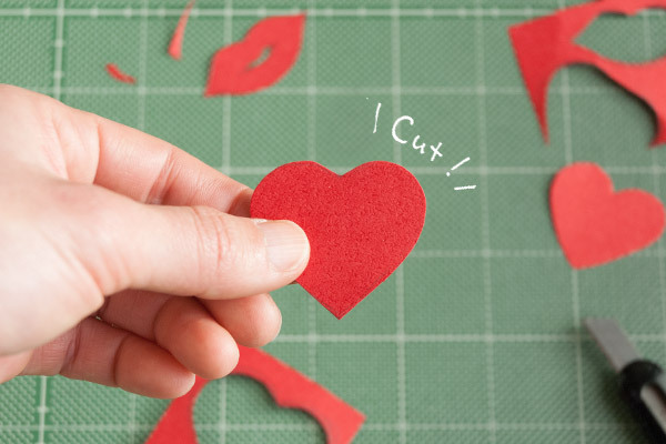 ポップアップのバレンタインカード、パパや子どもに大好きをつたえよう　【おうちで季節イベント お手軽アートレシピ Vol.4】
