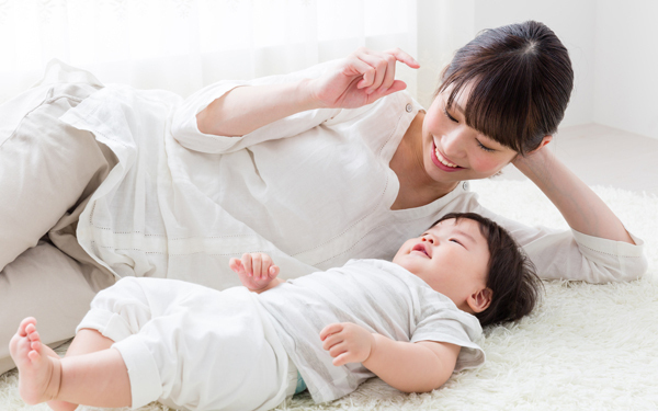 アニソンや懐かしのアイドルメドレーも！　 ママたちの「寝かしつけギグセットリスト」